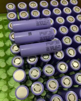 İyi bir fiyat. Fabrika Fiyatı 21700 40T Silindrik Lityum İyon Pil Hücresi 4000mAh 600 Elektrik Araçları için Yüksek Döngü Süresi çevrimiçi