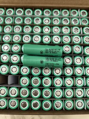 Guter Preis 3,7V 2500mAh INR18650-25R zylindrische Lithium-Ionen-Zelle mit 250 Zyklen Lebensdauer Online